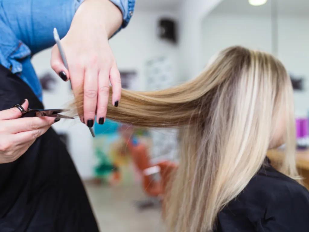 Soft dimensional hair color with a precision cut